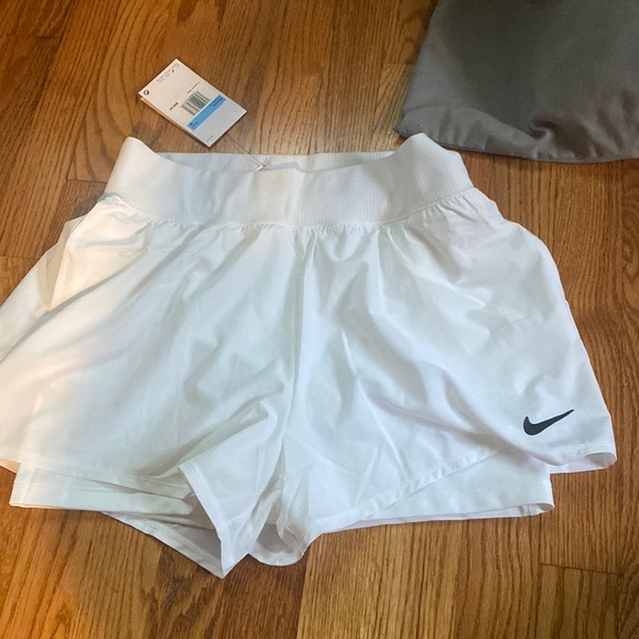 White Nike Womens shorts size medium - Picture 1 of 5